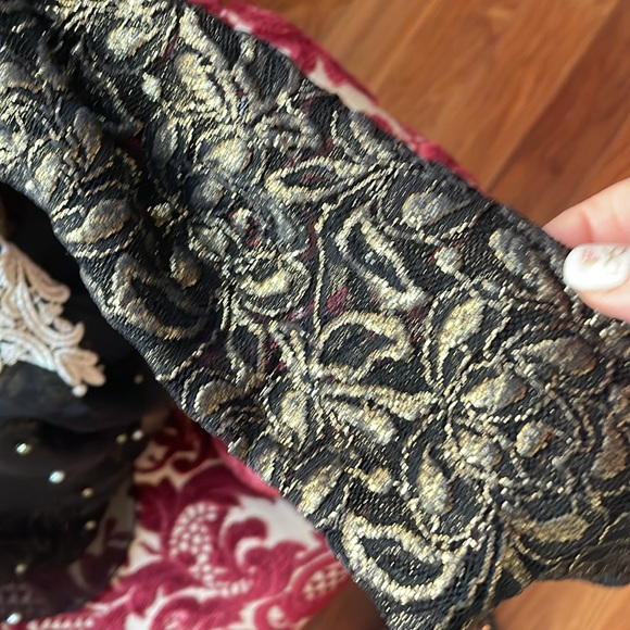 Beautiful black/gold lace top with pearls - Picture 3 of 5